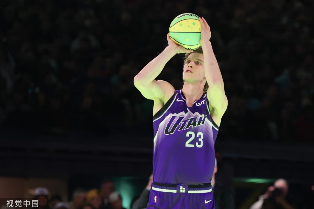 他坚持认为 他坚持认为